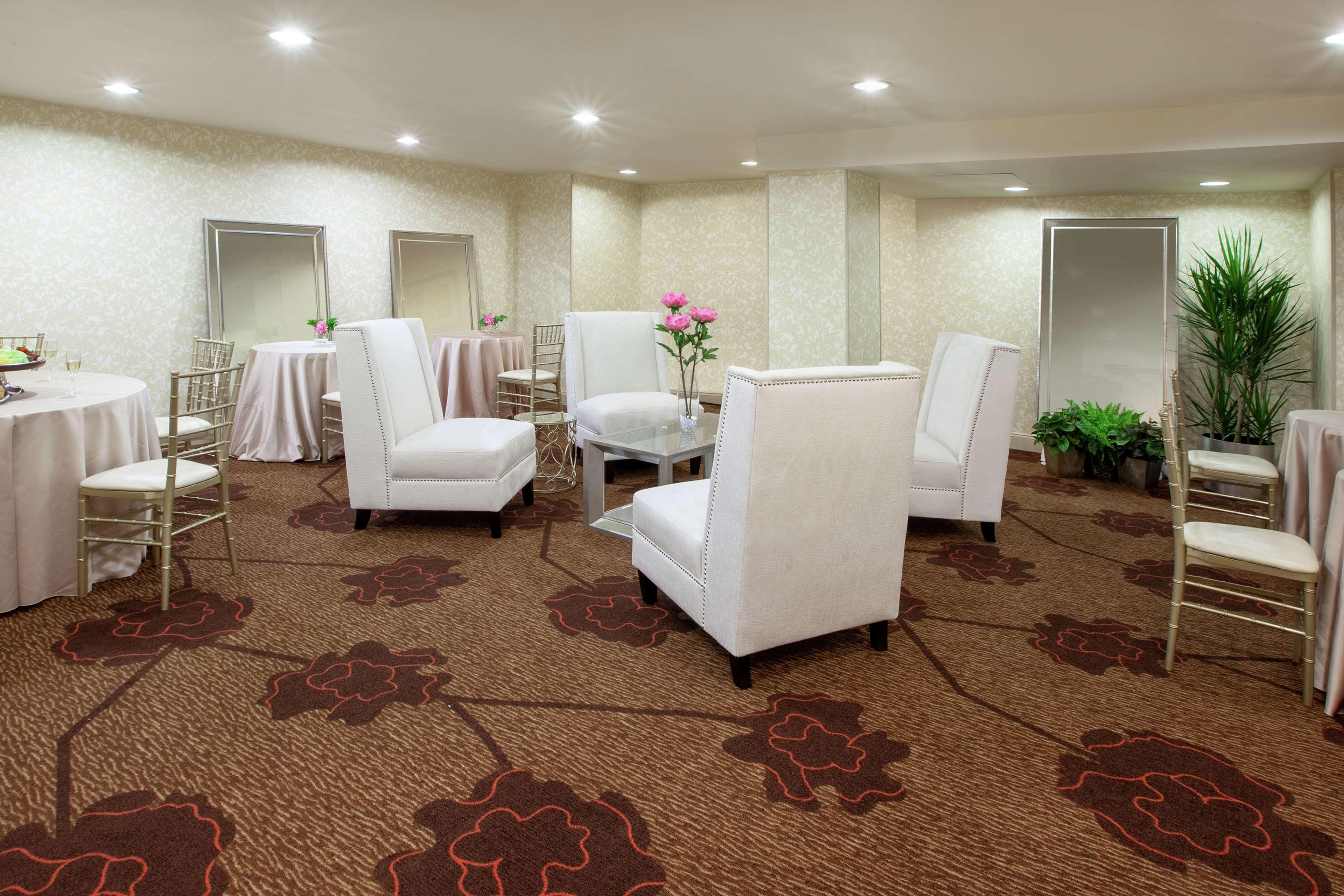 Hilton Garden Inn Pittsburgh University Place Екстериор снимка