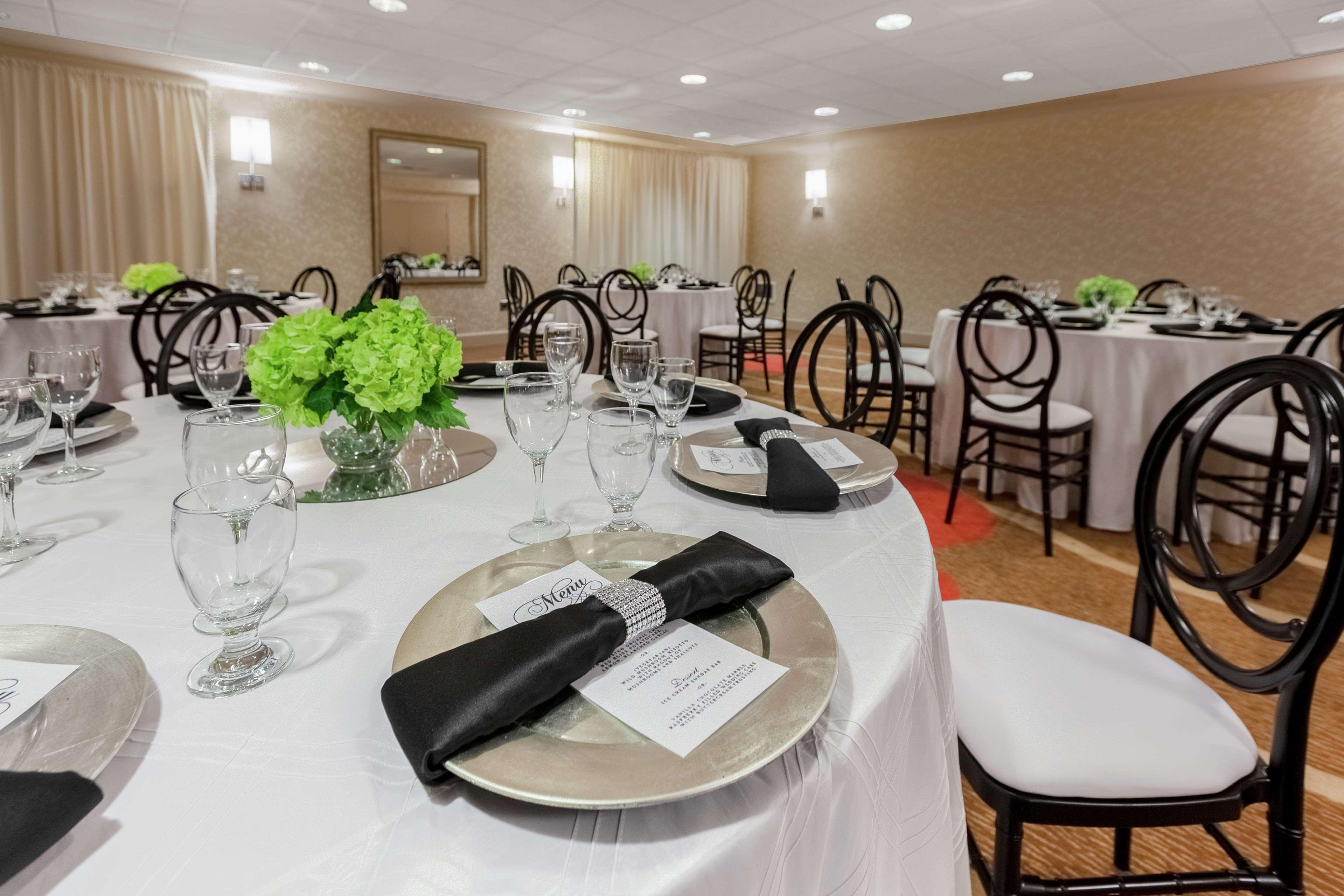 Hilton Garden Inn Pittsburgh University Place Екстериор снимка