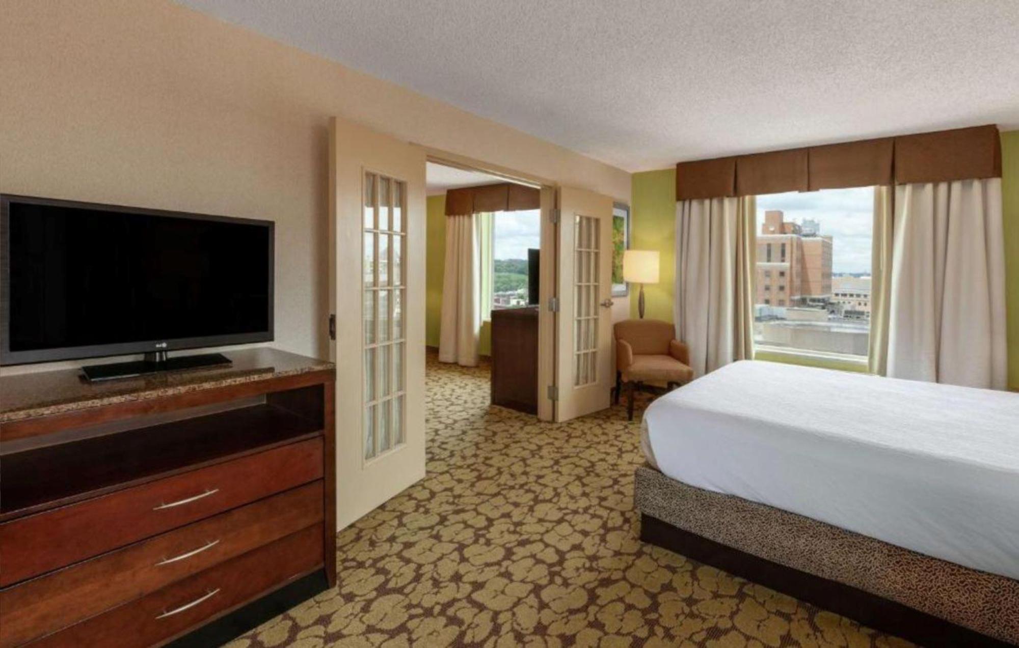 Hilton Garden Inn Pittsburgh University Place Екстериор снимка