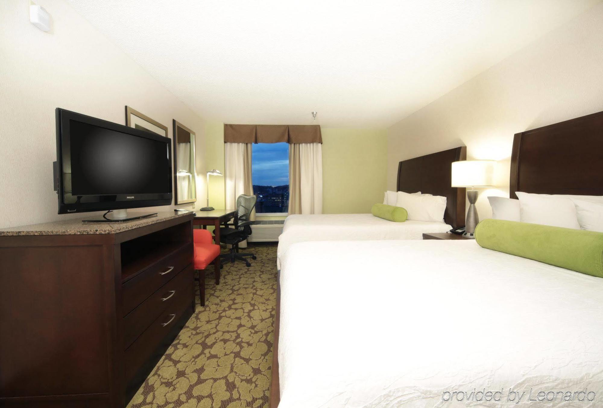 Hilton Garden Inn Pittsburgh University Place Екстериор снимка