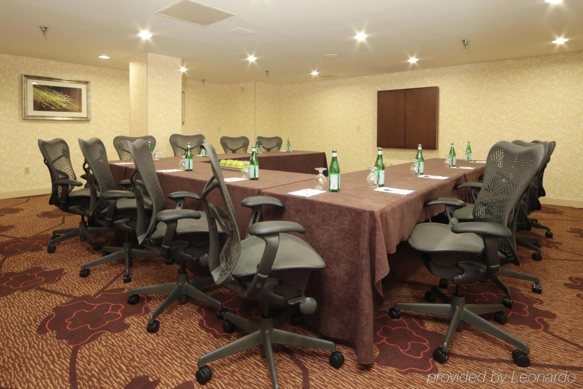 Hilton Garden Inn Pittsburgh University Place Бизнес снимка