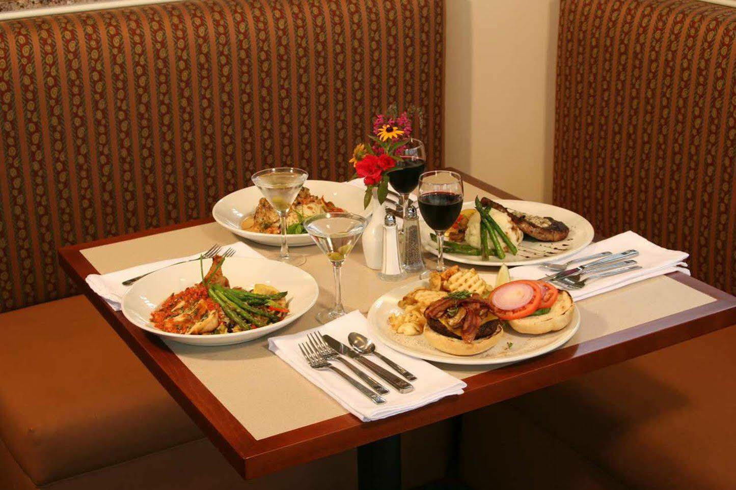 Hilton Garden Inn Pittsburgh University Place Ресторант снимка