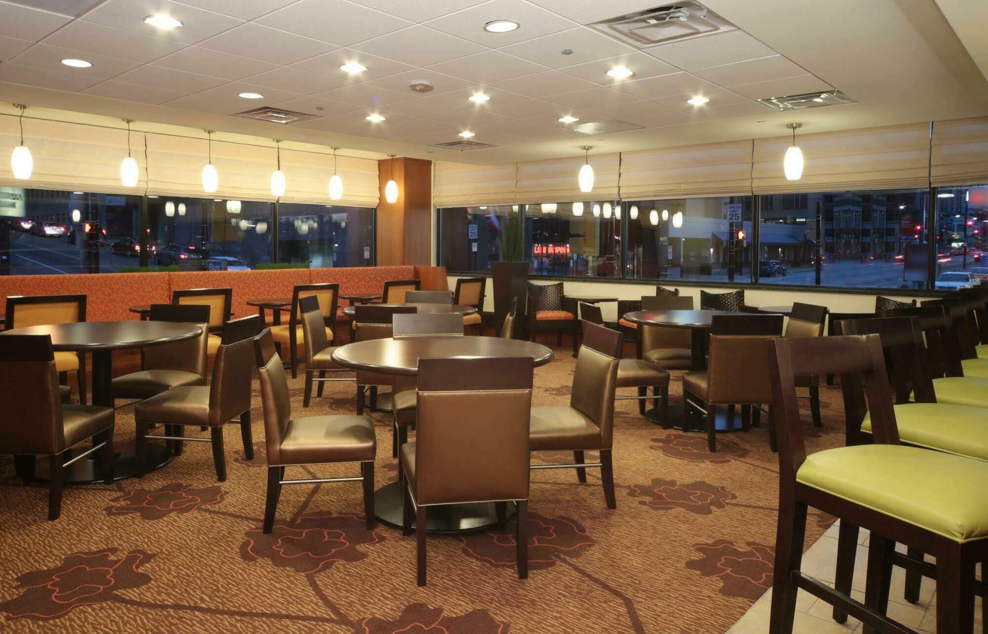 Hilton Garden Inn Pittsburgh University Place Ресторант снимка